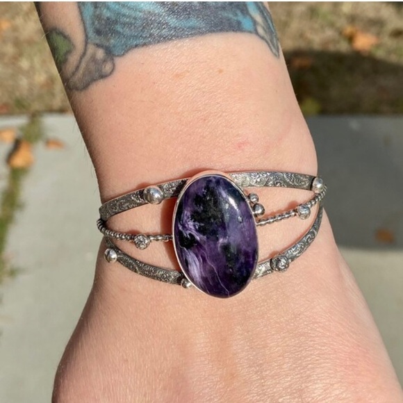 Artisan handmade Charoite cuff bracelet - Picture 6 of 7